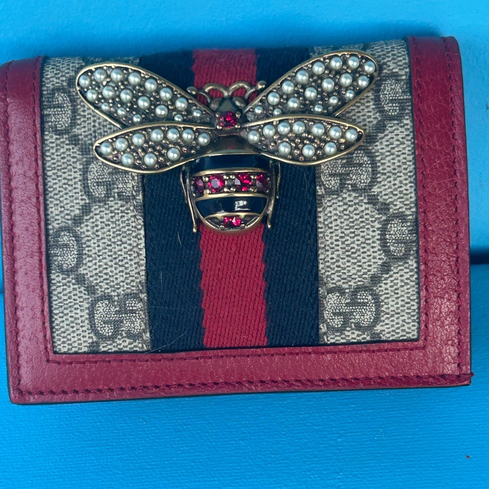 GUCCI QUEEN MARGARET GG WALLET🐝🐝🐝 EUC BOX COA